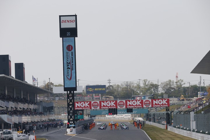 決勝レース: まもなくフォーメーションラップが始まる