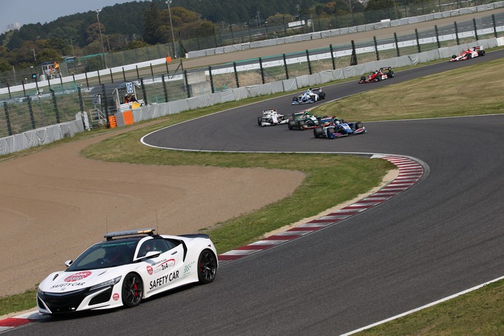 決勝レース: 再びセーフティーカーが導入された