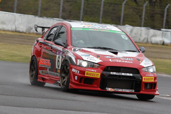 ST-2クラスポールポジションの冨桝朋広／菊地靖／大橋正澄組（新菱オート☆DIXCELエボⅩ）