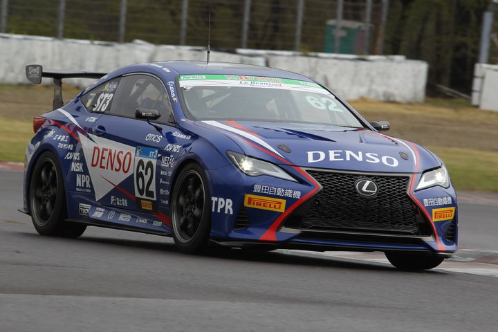 ST-3クラスポールポジションの嵯峨宏紀／山下健太／小河諒組（DENSO Le Beausset RC350）