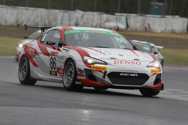 ST-4クラスポールポジションの坪井翔／松井孝允／大嶋和也組（TOM'S SPIRIT 86）