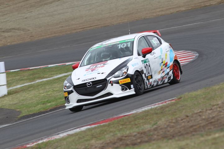 ST-5クラス決勝2位は吉田綜一郎／佐々木孝太組（ヒロマツ デミオ）