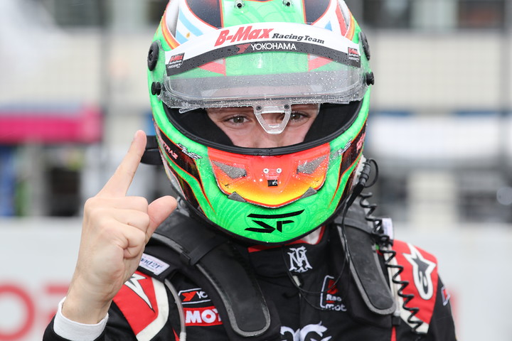 優勝したサッシャ・フェネストラス（B-Max Racing with motopark）