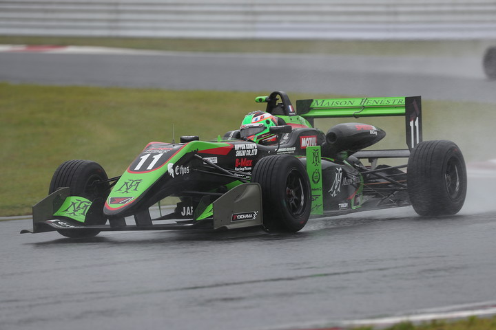 優勝はサッシャ・フェネストラス（B-Max Racing with motopark F3）