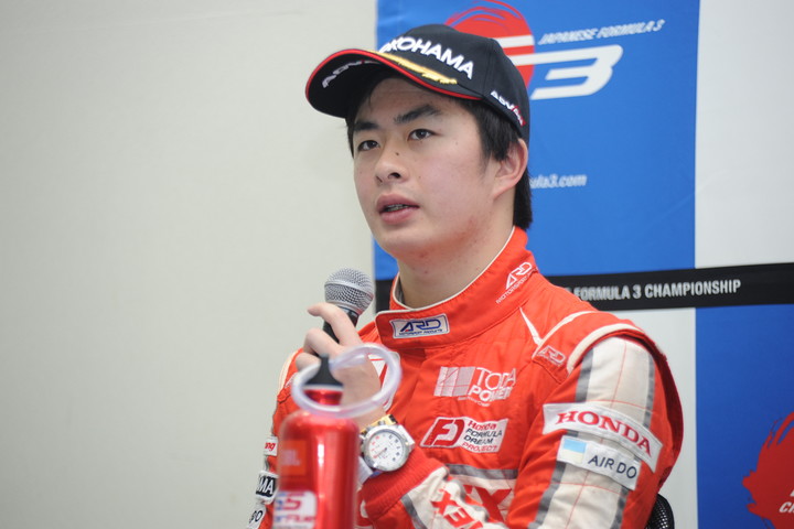 決勝記者会見 2位の大湯都史樹 Toda Racing 19年japanese F3第4戦 オートポリス Photo Gallery モータースポーツフォーラム