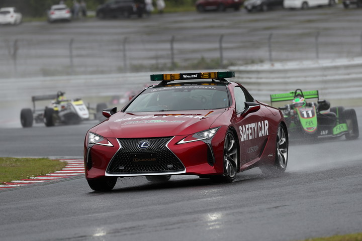 このレース3度のセーフティーカーが導入された