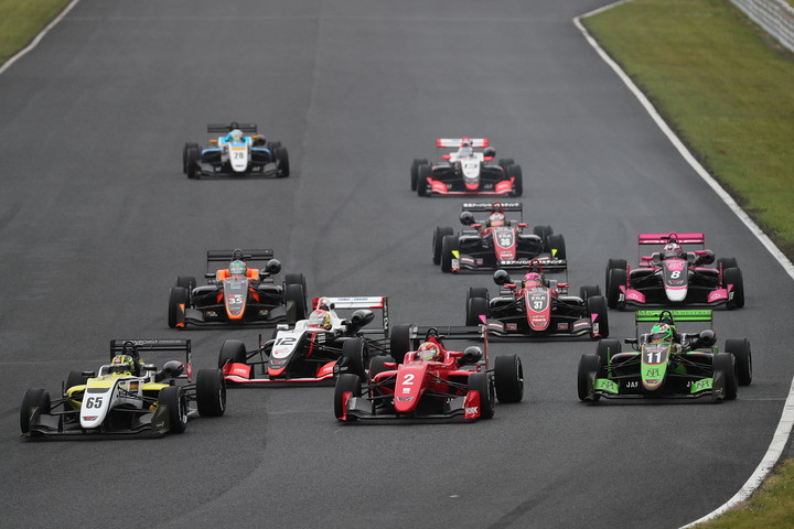 21周のレースがスタートした