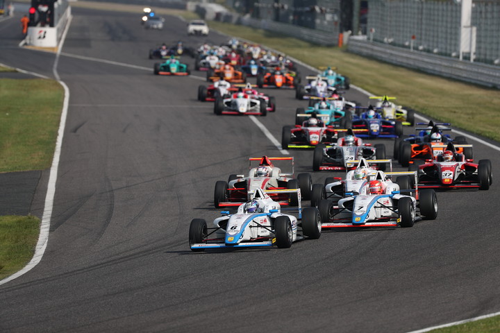 11周の決勝レースがスタートした