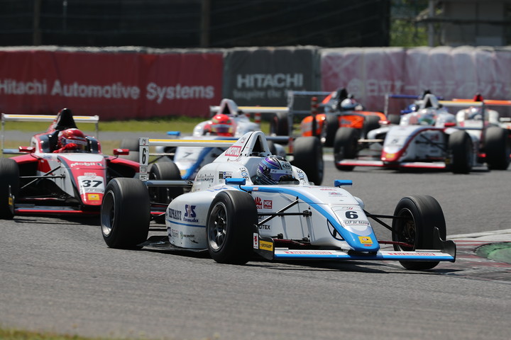 1周目、シケインの攻防