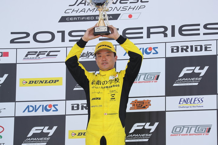 インディペンデントカップ優勝の佐藤セルゲイビッチ（FIELD MOTORSPORTS）