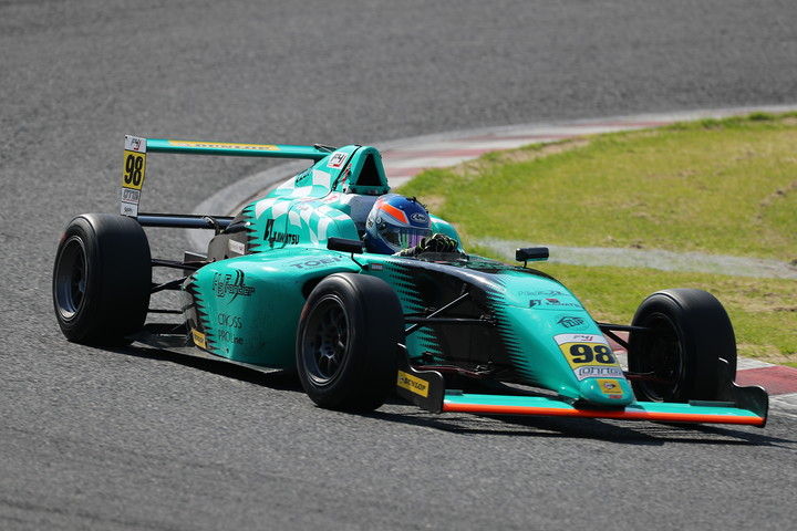 第5戦、第6戦ともインディペンデントカップポールポジションのIKARI（TOEI BJRacing F110）