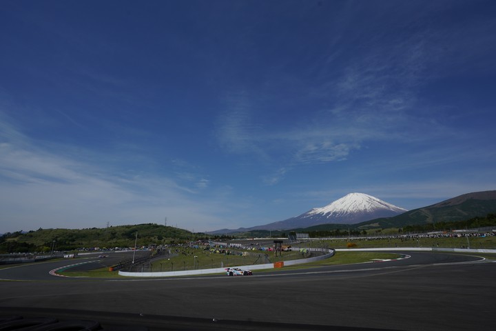公式練習: 晴れ渡った空に富士山も顔を出した