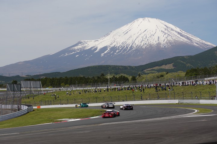 公式練習: 晴れ渡った空に富士山も顔を出した