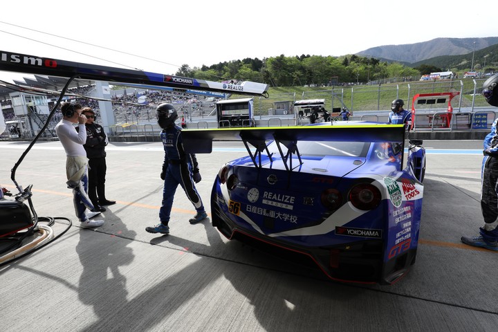 公式予選: 平峰一貴（リアライズ日産自動車大学校 GT-R）
