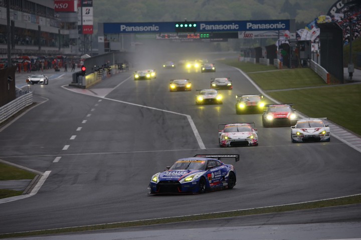 決勝レース: GT300クラスのスタートシーン