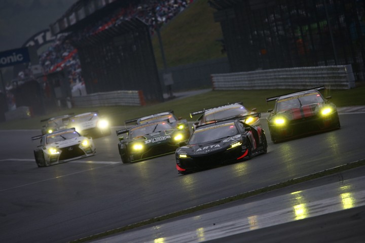 決勝レース: GT300クラスの争い