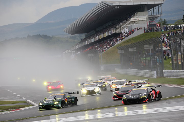 決勝レース: GT300クラスのバトル