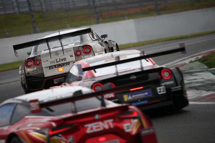 決勝レース: 星野一樹／石川京侍組（GAINER TANAX triple a GT-R）