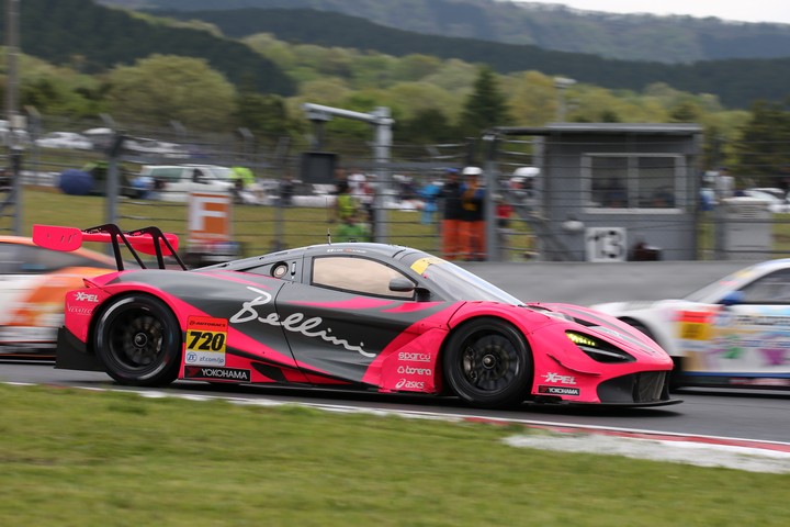 決勝レース: 荒聖治／アレックス・パロウ組（McLaren 720S）