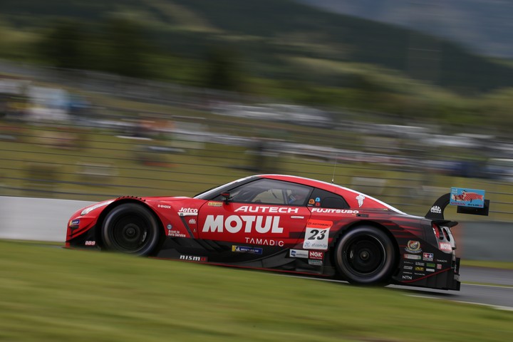 決勝レース: 松田次生／ロニー・クインタレッリ組（MOTUL AUTECH GT-R）