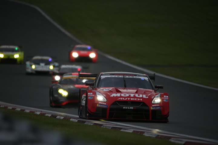 決勝レース: ロニー・クインタレッリ（MOTUL AUTECH GT-R）