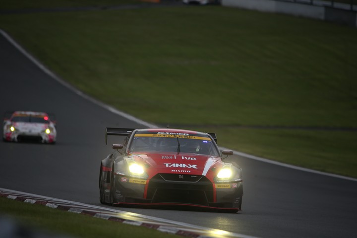 決勝レース: 安田裕信（GAINER TANAX GT-R）