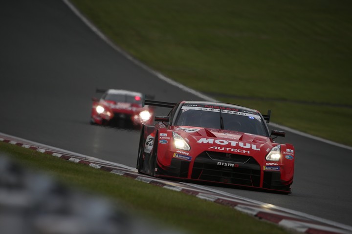 決勝レース: ロニー・クインタレッリ（MOTUL AUTECH GT-R）