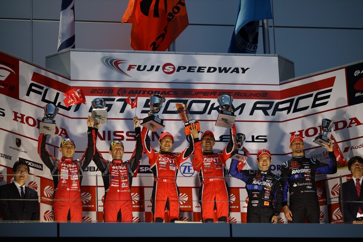 表彰式: GT500クラスのトップ3チーム