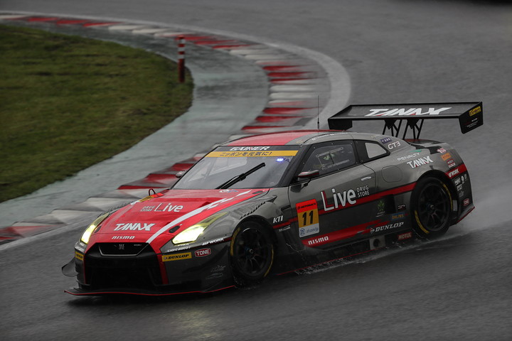 GT300クラス優勝は平中克幸／安田裕信組（GAINER TANAX GT-R）