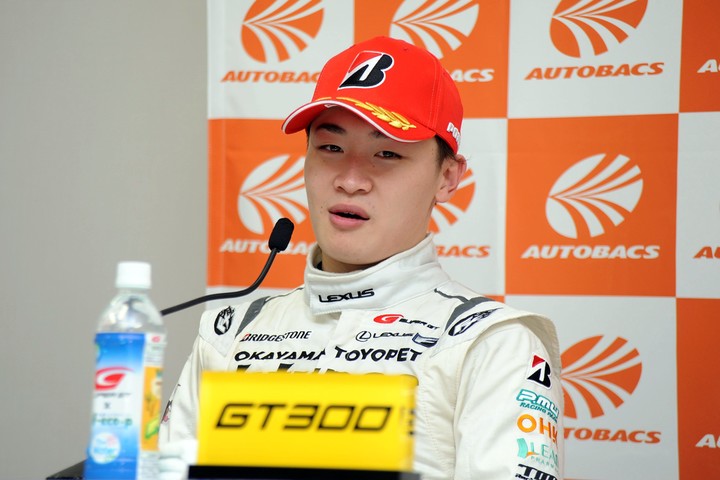 決勝記者会見: GT300クラス優勝の阪口晴南（K-tunes Racing）