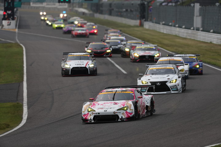 GT300クラスのスタートシーン