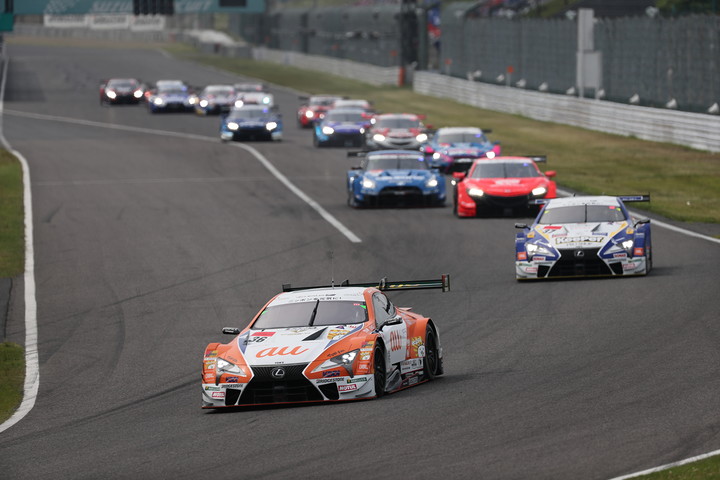 GT500クラスのスタートシーン