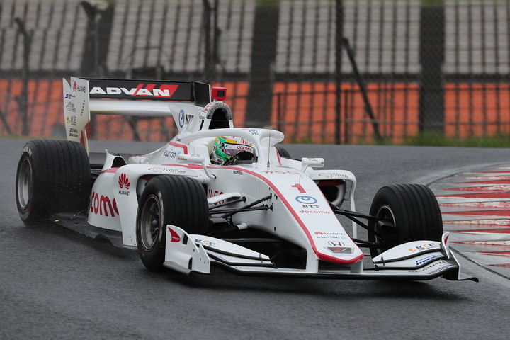 フリー走行1回目: 3位は山本尚貴（DOCOMO DANDELION M1S SF19）