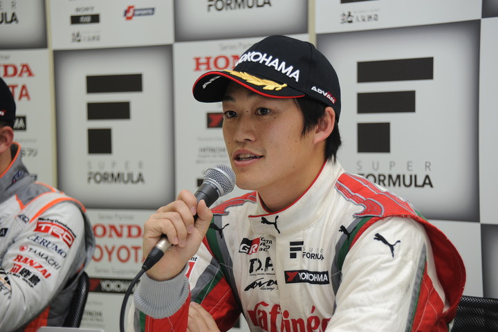 予選記者会見: ポールポジションの国本雄資（KONDO RACING）