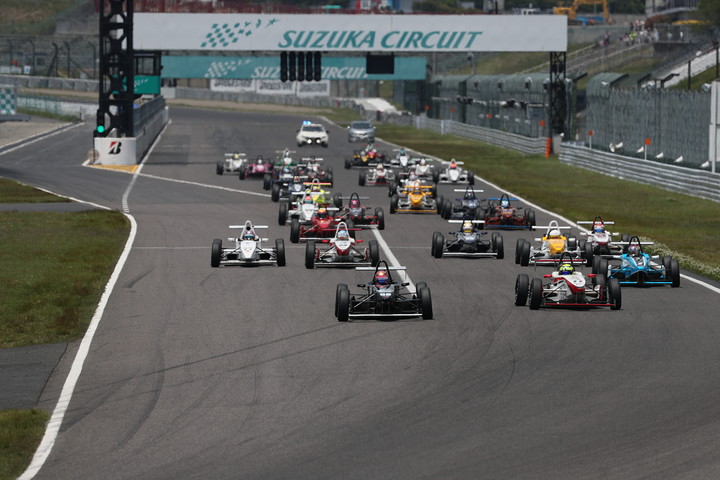 10周の決勝がスタートした