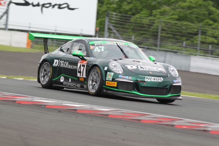 ST-1クラスポールポジションはD'station Porsche