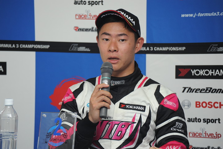 決勝記者会見: 2位の片山義章（OIRC team YTB）