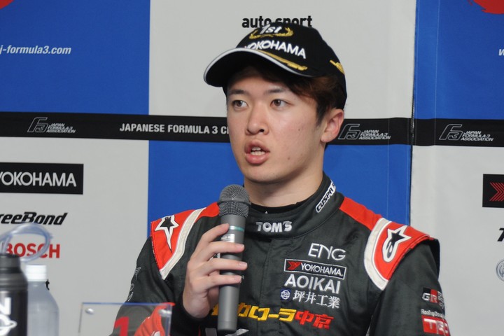 決勝記者会見: 優勝した宮田莉朋（カローラ中京Kuo TEAM TOM'S）