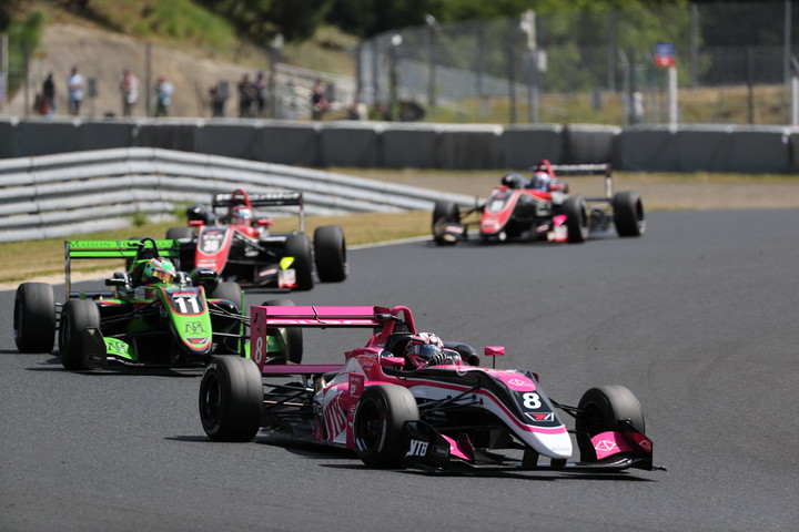 レース序盤のトップ争い