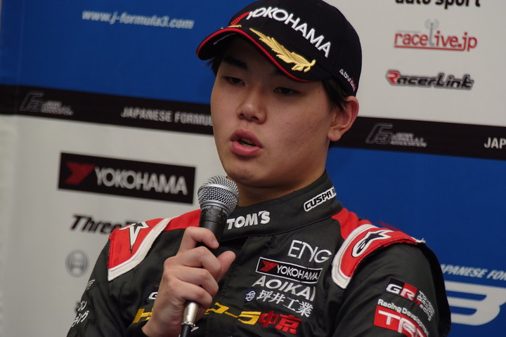 決勝記者会見: 2位の小高一斗（カローラ中京Kuo TEAM TOM'S）