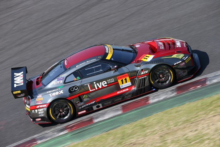 公式練習: 平中克幸／安田裕信組（GAINER TANAX GT-R）