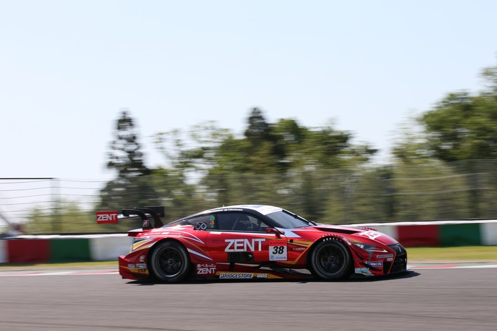 公式練習: 立川祐路／石浦宏明組（ZENT CERUMO LC500）