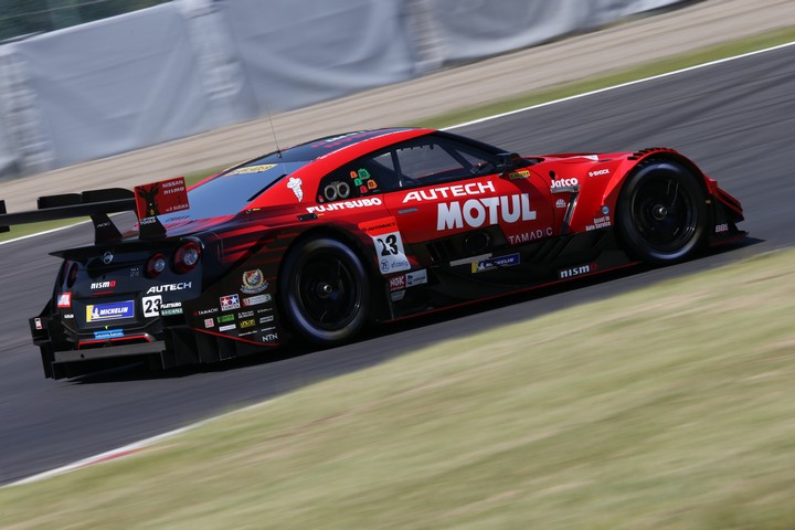 公式練習: 松田次生／ロニー・クインタレッリ組（MOTUL AUTECH GT-R）