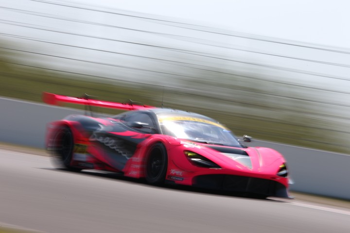 公式練習: 荒聖治／アレックス・パロウ組（McLaren 720S）