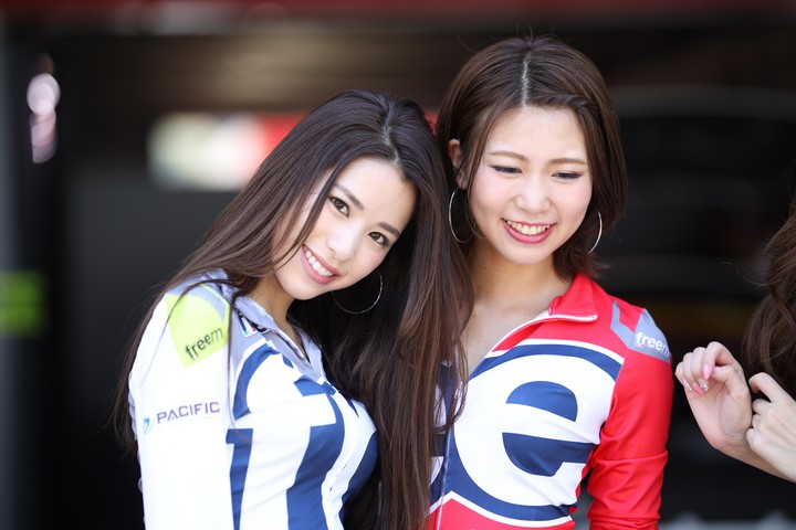 ピットウォーク: レースクイーン