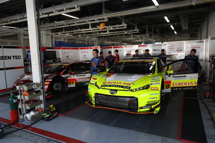 公式予選: TOYOTA GR SPORT PRIUS PHV apr GT（apr）