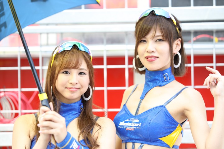 ピットウォーク: レースクイーン