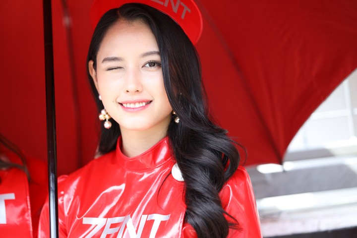 ピットウォーク: レースクイーン