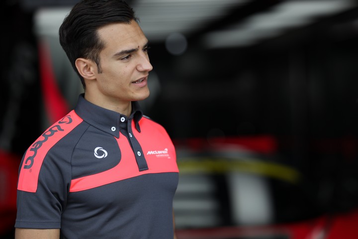 スタート進行: アレックス・パロウ（McLaren Customer Racing Japan）