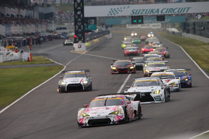 決勝レース: GT300クラスのスタートシーン